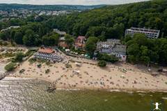 Widok na plaze i opuszczone sanatorium